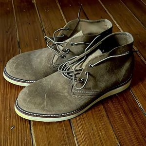 Red Wing 9.5 men’s 3149 Like new worn only twice.